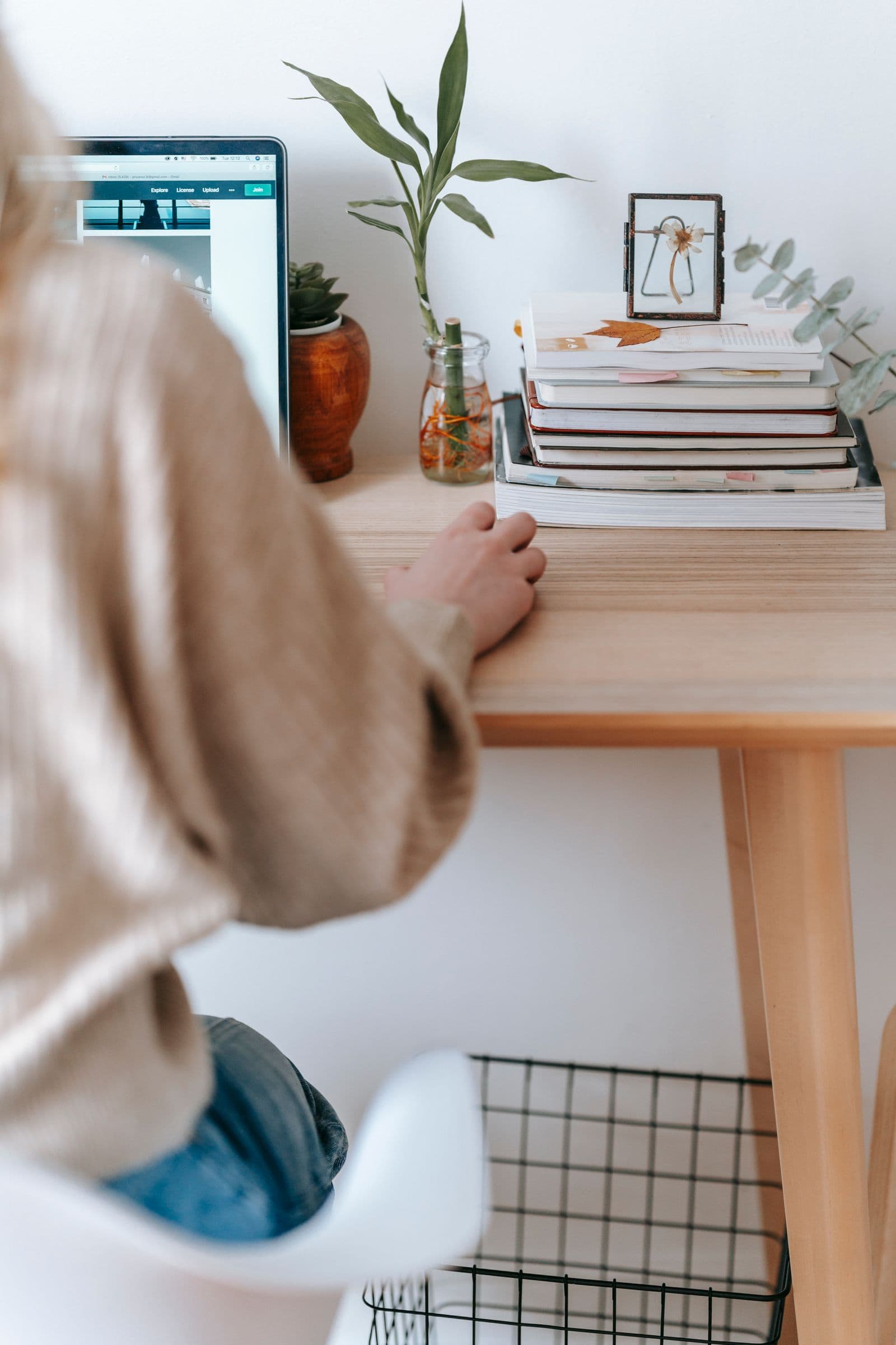 How to Start Freelancing With No Experience: Build a Small First Offer